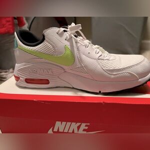 LAST CHANCE - Nike Womens Air Max - SALE - MAKE ANY OFFER